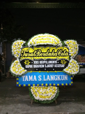 Papan Bunga Duka di Selamat